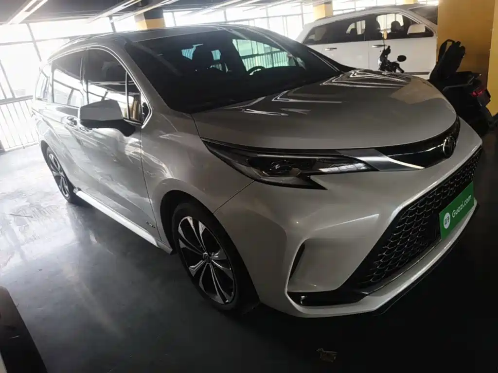 Toyota Granvia — фото 4