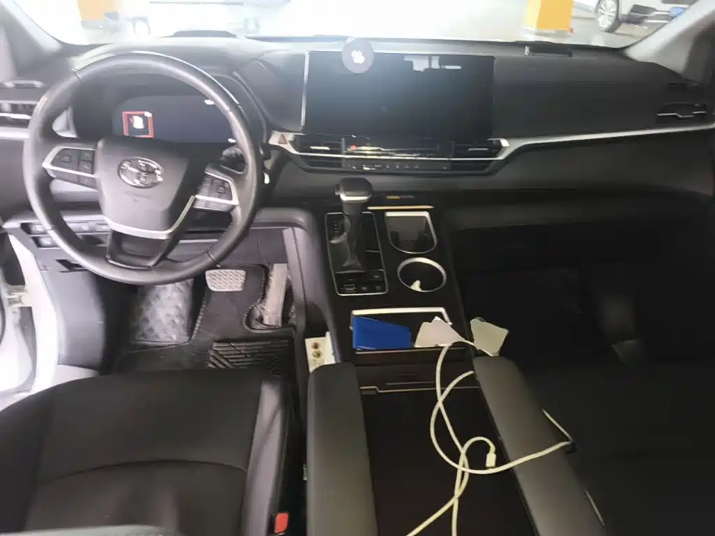 Toyota Granvia — фото 10