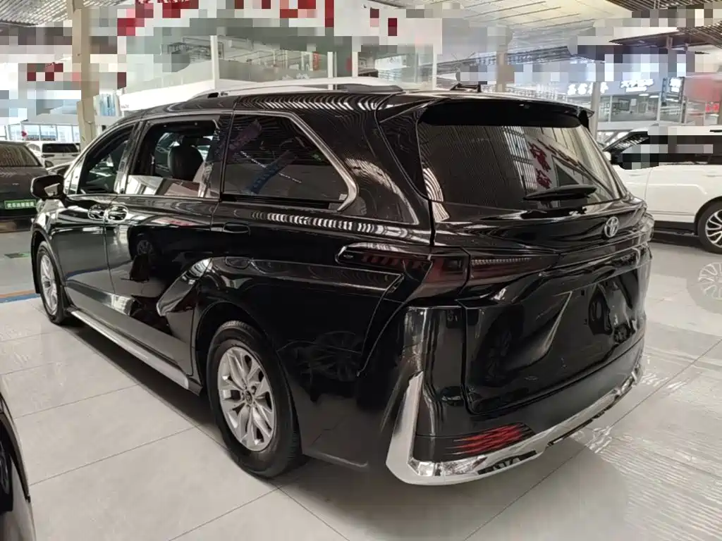 Toyota Granvia — фото 5