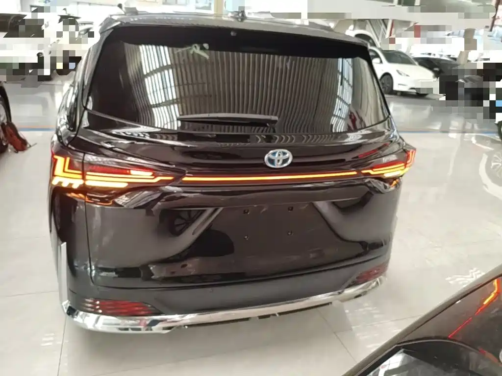 Toyota Granvia — фото 6