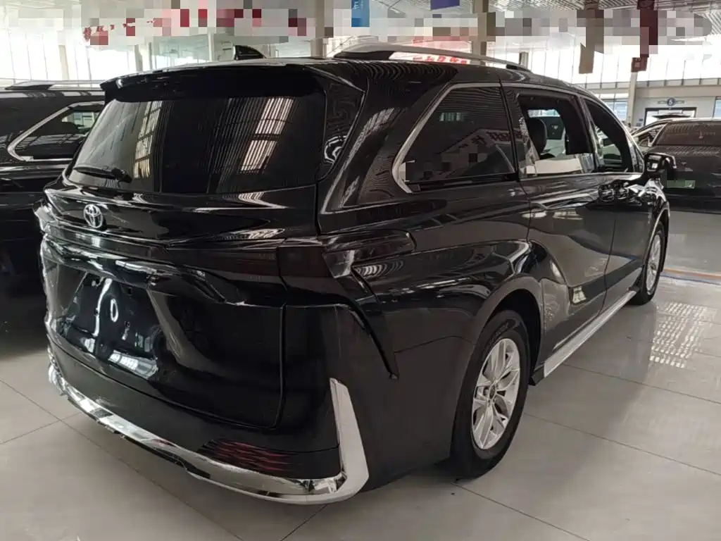 Toyota Granvia — фото 7