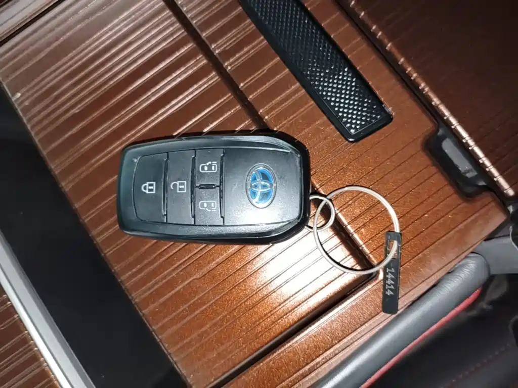 Toyota Granvia — фото 9
