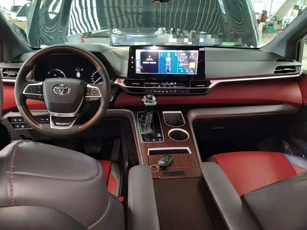 Toyota Granvia — фото 10