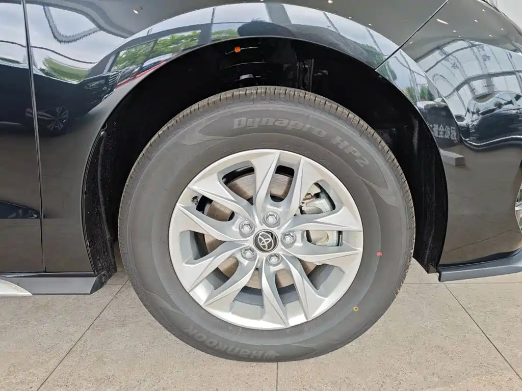 Toyota Granvia — фото 6
