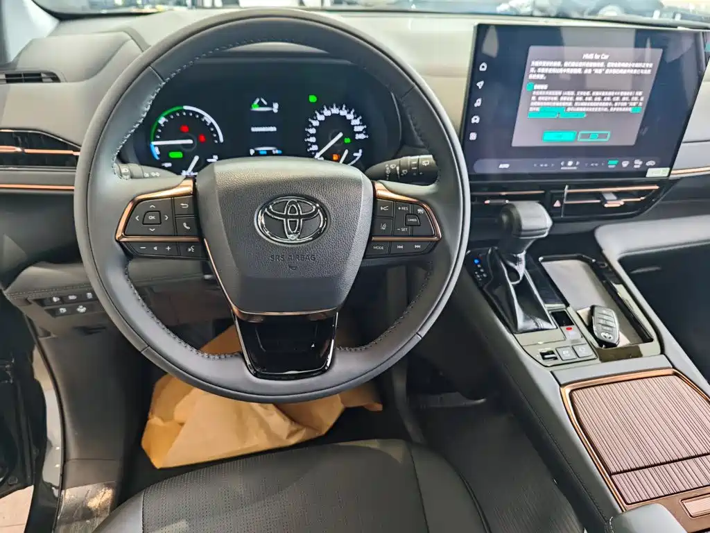 Toyota Granvia — фото 8