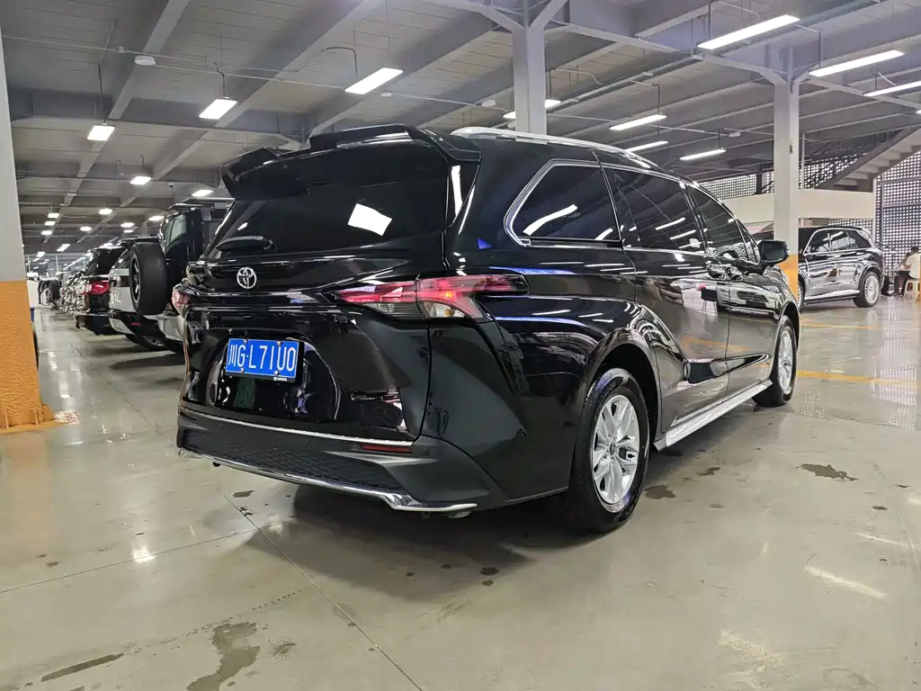 Toyota Granvia — фото 14