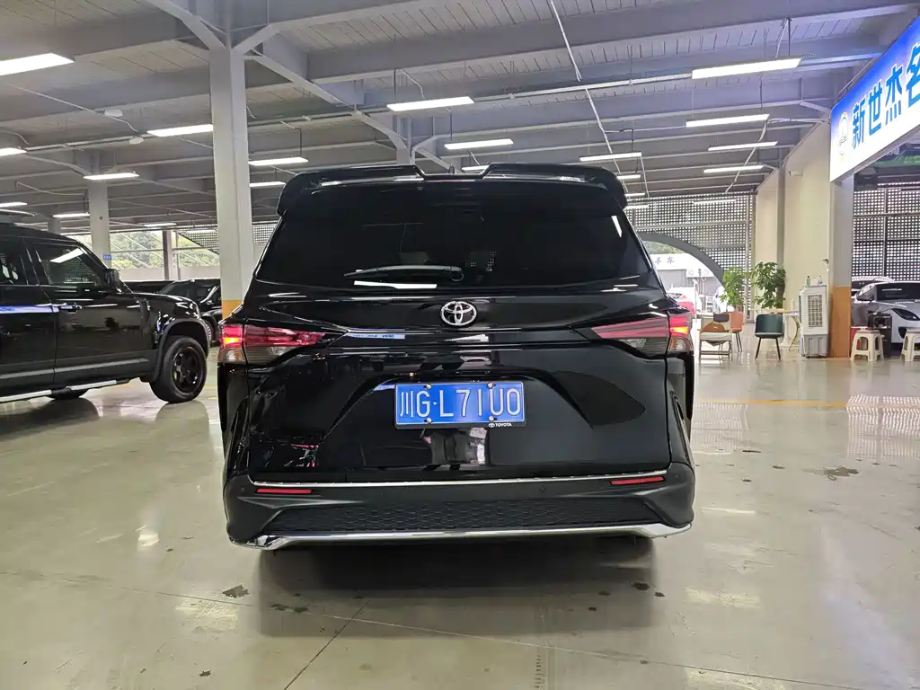 Toyota Granvia — фото 15