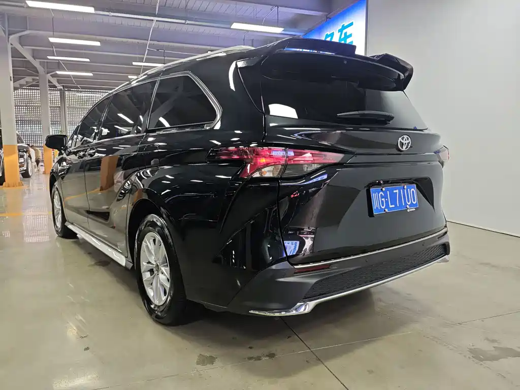 Toyota Granvia — фото 16