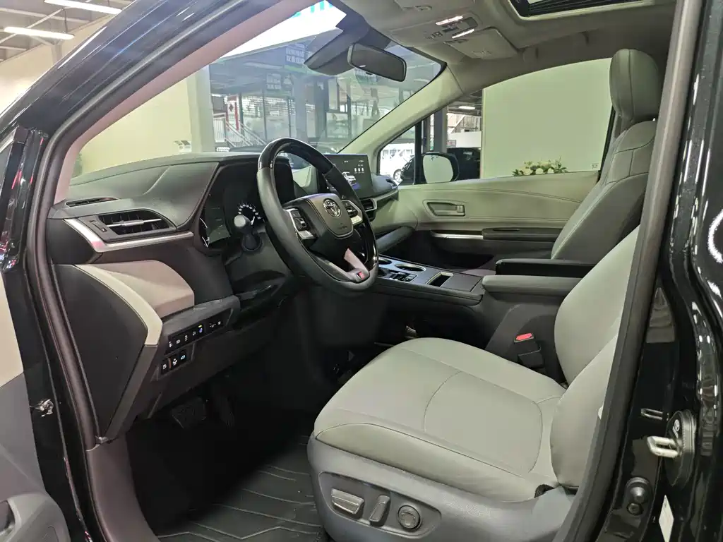 Toyota Granvia — фото 5