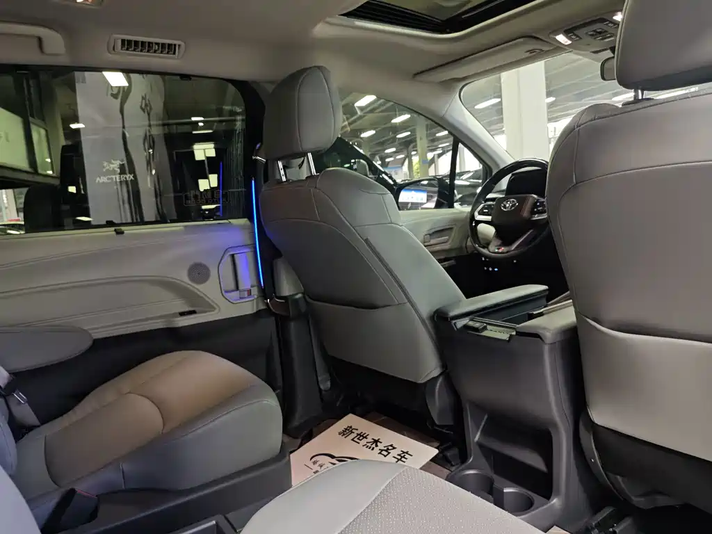 Toyota Granvia — фото 9