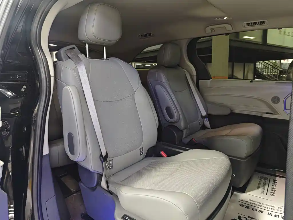 Toyota Granvia — фото 10