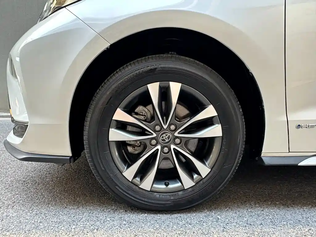 Toyota Granvia — фото 6