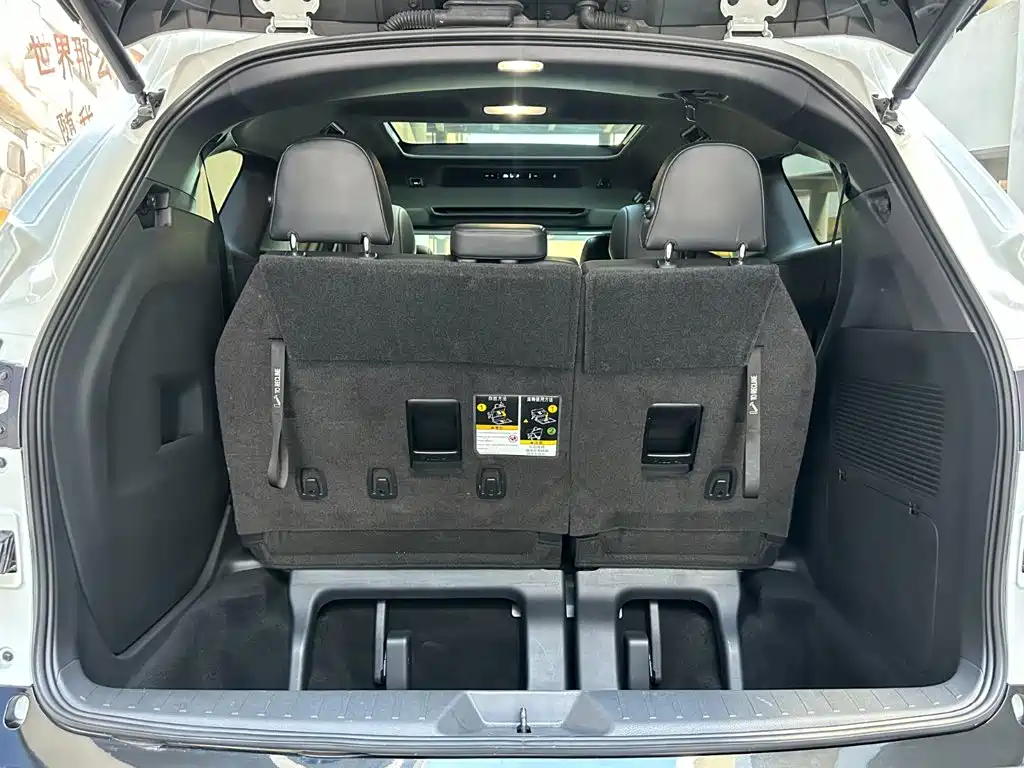 Toyota Granvia — фото 8
