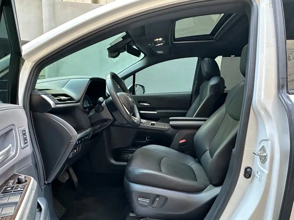 Toyota Granvia — фото 9