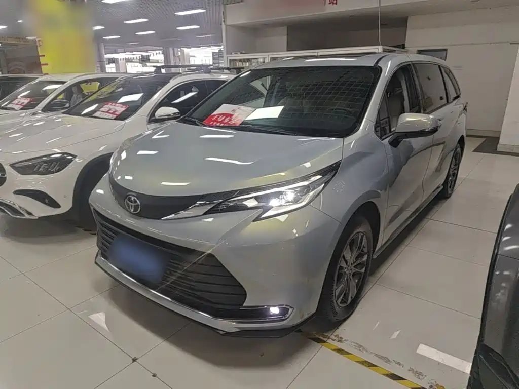 Toyota Sienna — фото 2