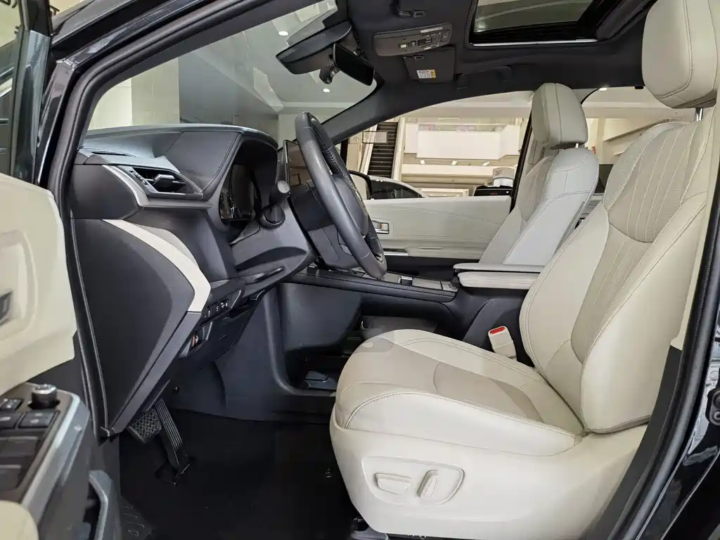 Toyota Sienna — фото 4