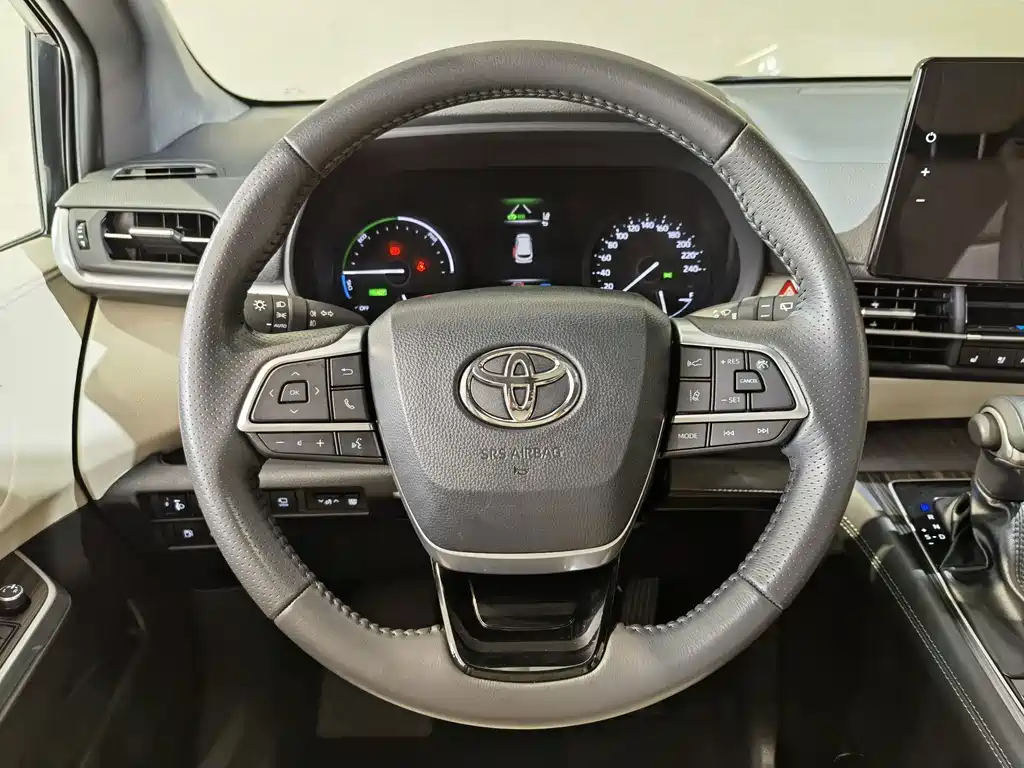 Toyota Sienna — фото 7