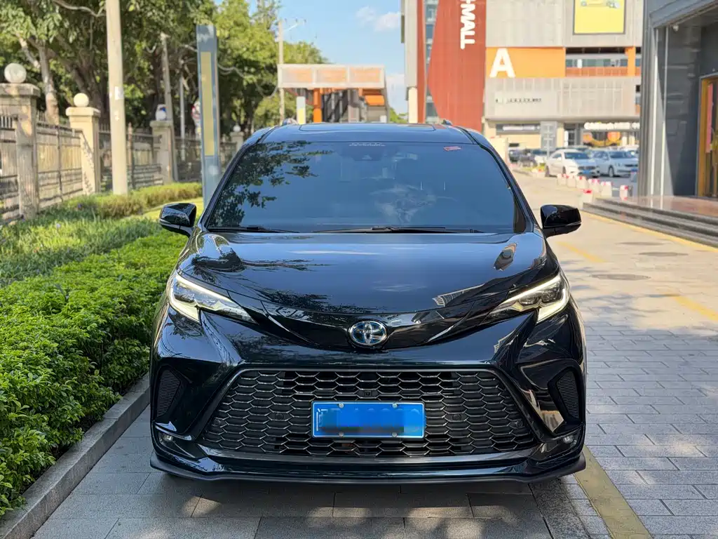 Toyota Granvia — фото 2