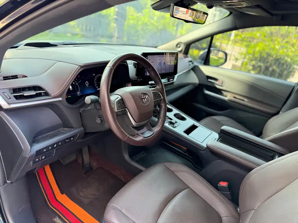 Toyota Granvia — фото 7
