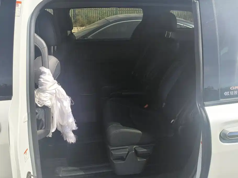 Toyota Granvia — фото 11