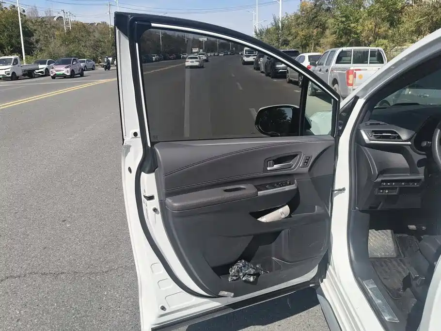Toyota Granvia — фото 7