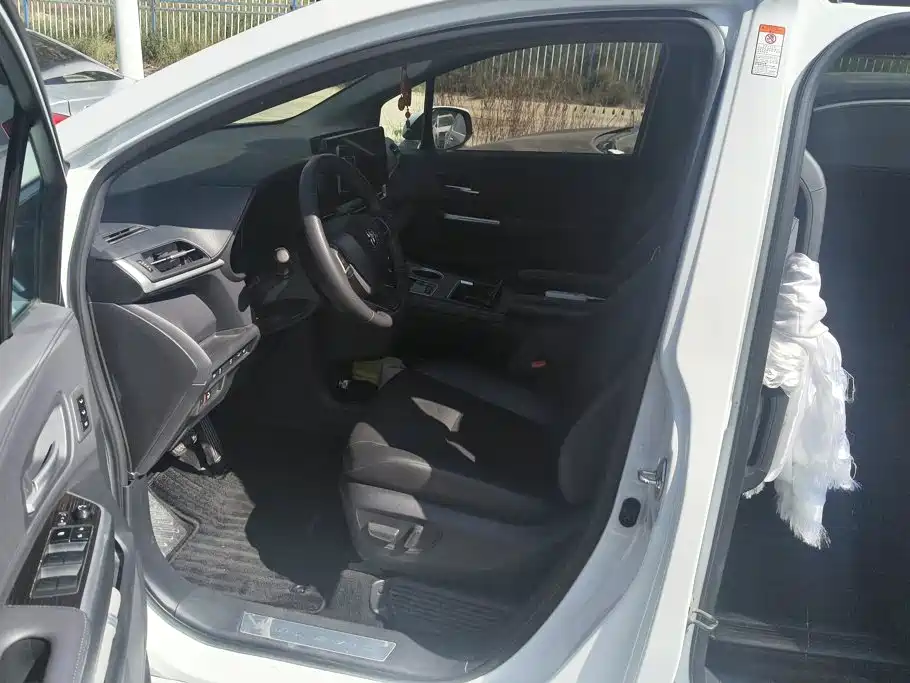 Toyota Granvia — фото 9