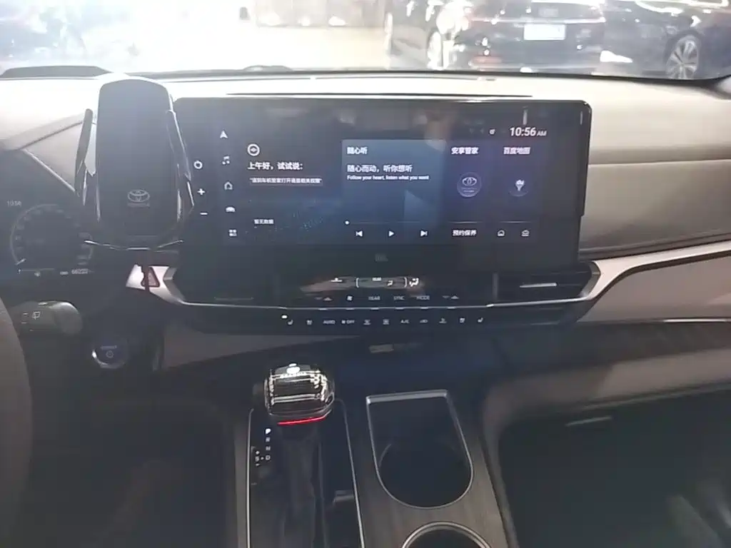 Toyota Granvia — фото 13