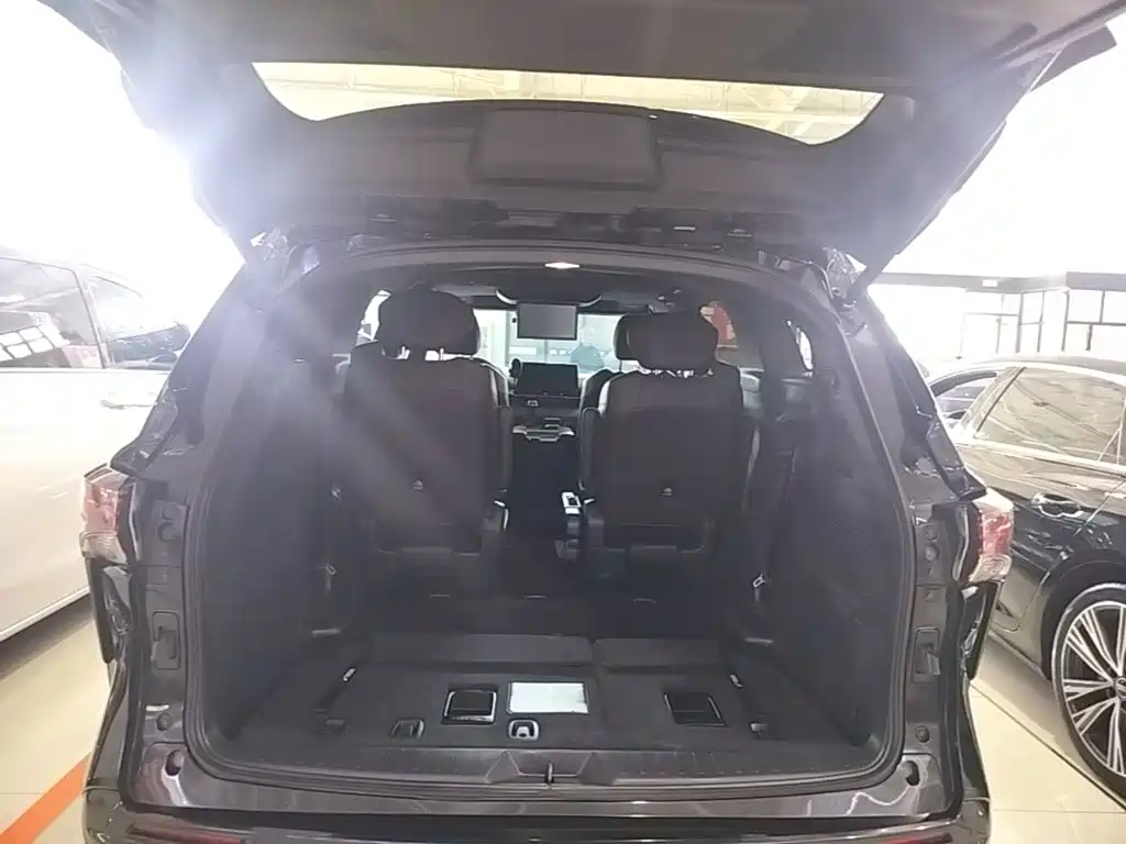 Toyota Granvia — фото 19