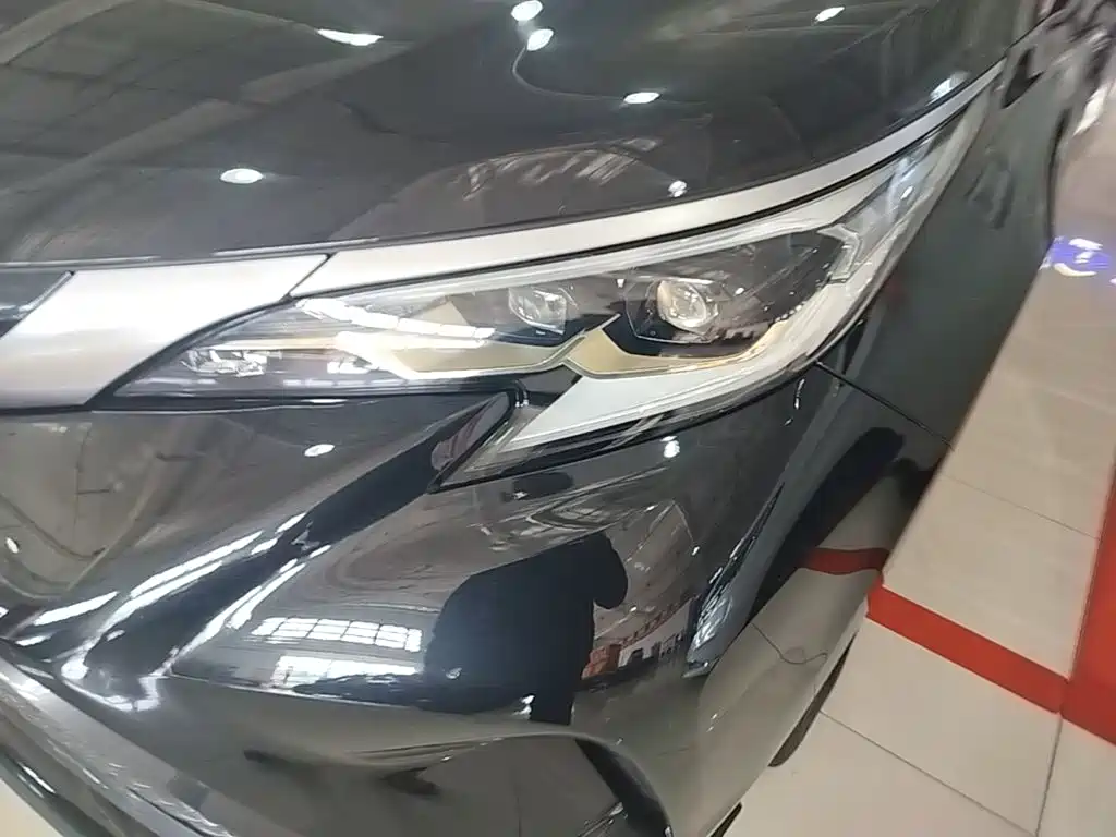 Toyota Granvia — фото 24
