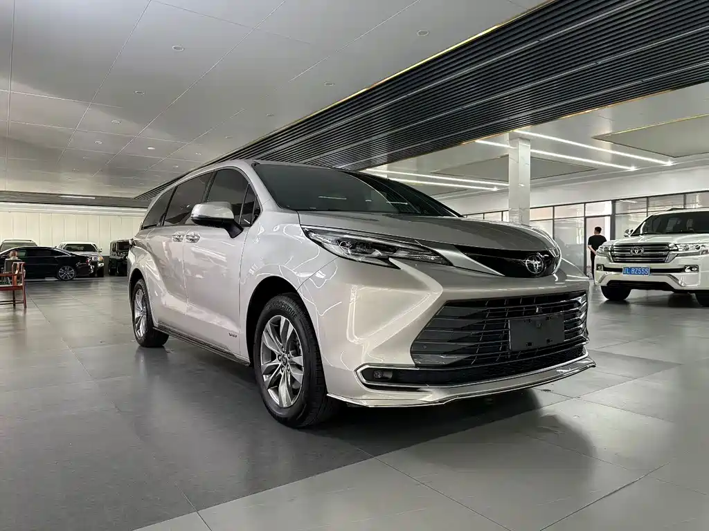 Toyota Sienna — фото 3