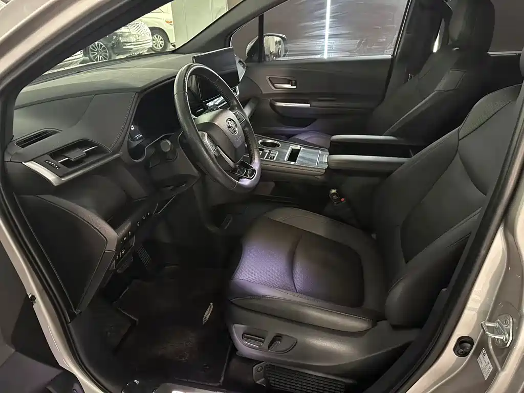 Toyota Sienna — фото 4