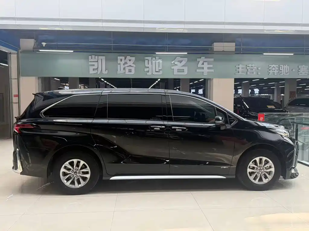Toyota Granvia — фото 11