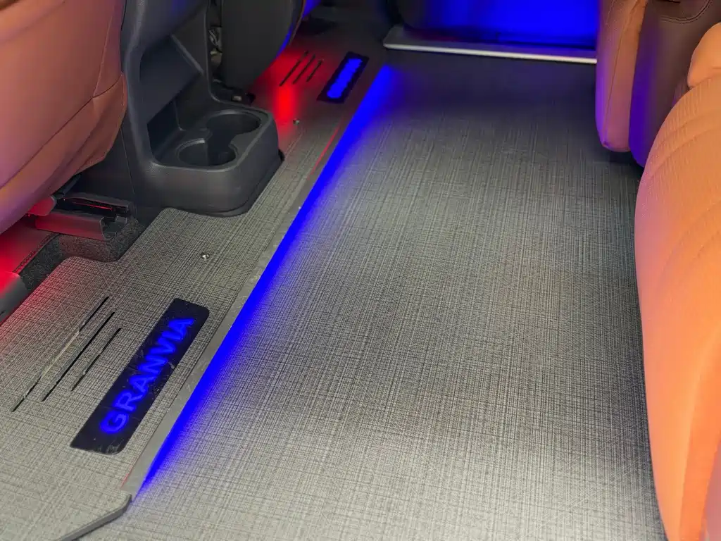 Toyota Granvia — фото 7