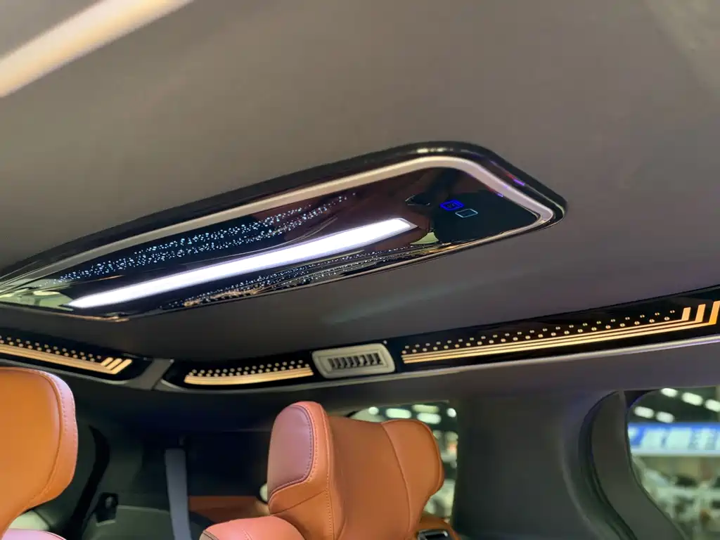 Toyota Granvia — фото 8