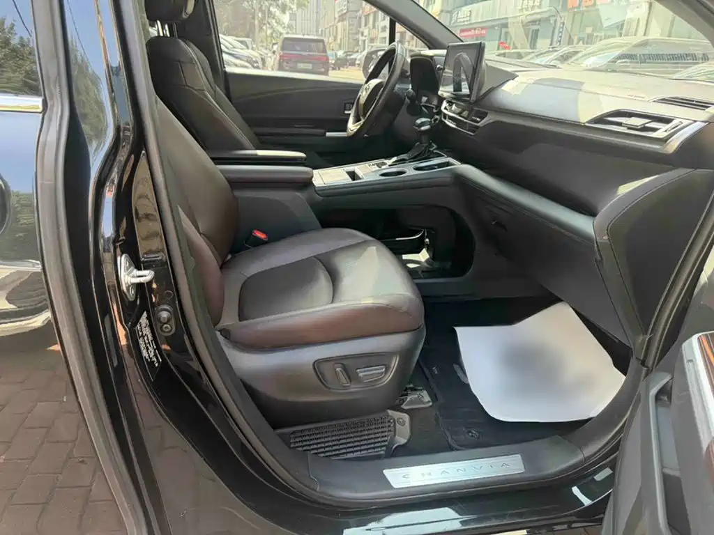 Toyota Granvia — фото 4