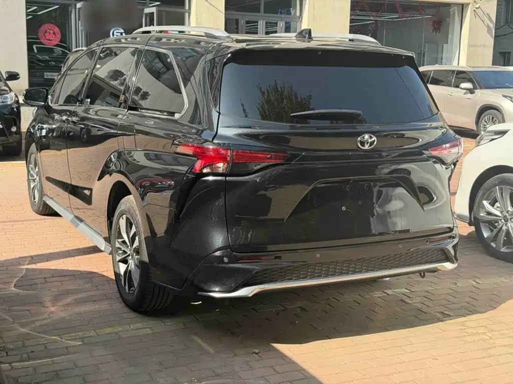 Toyota Granvia — фото 10