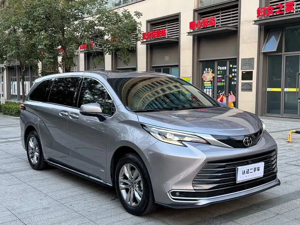 Toyota Sienna — фото 3