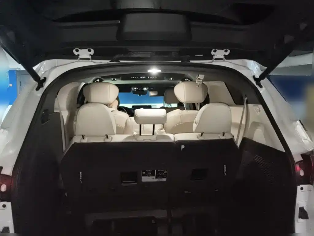 Toyota Granvia — фото 10