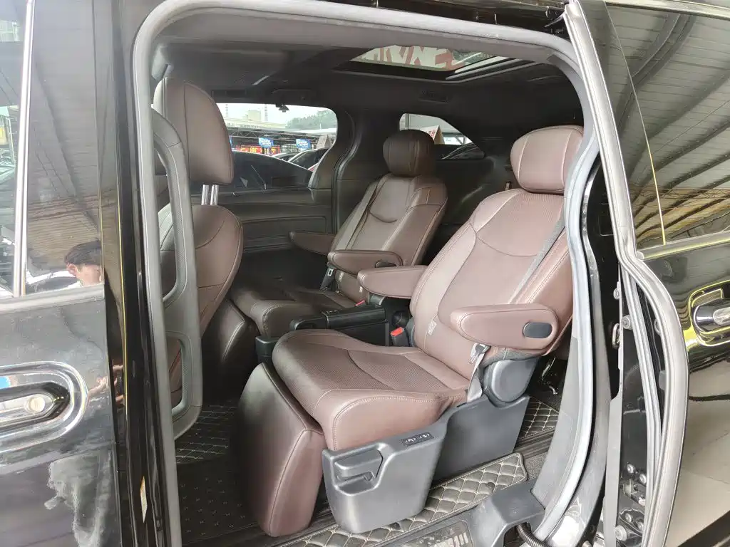 Toyota Sienna — фото 17