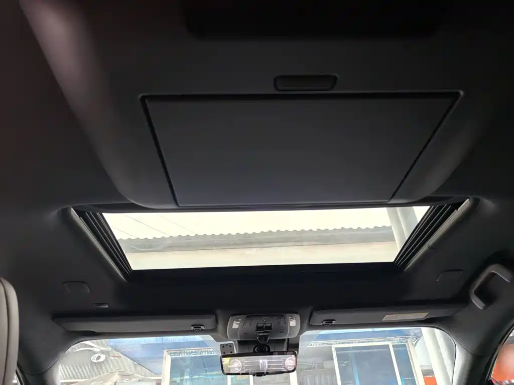 Toyota Sienna — фото 18