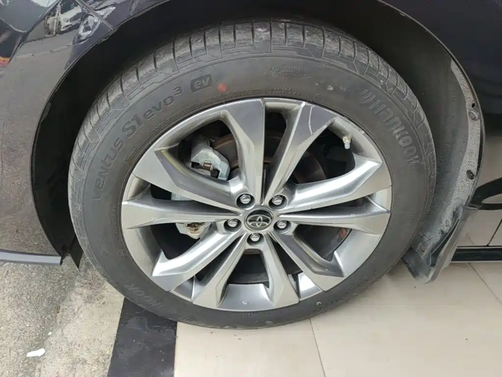 Toyota Sienna — фото 23