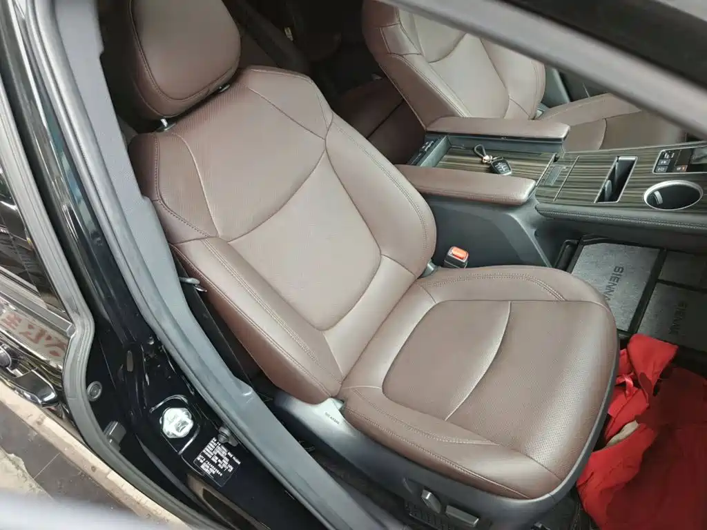 Toyota Sienna — фото 25
