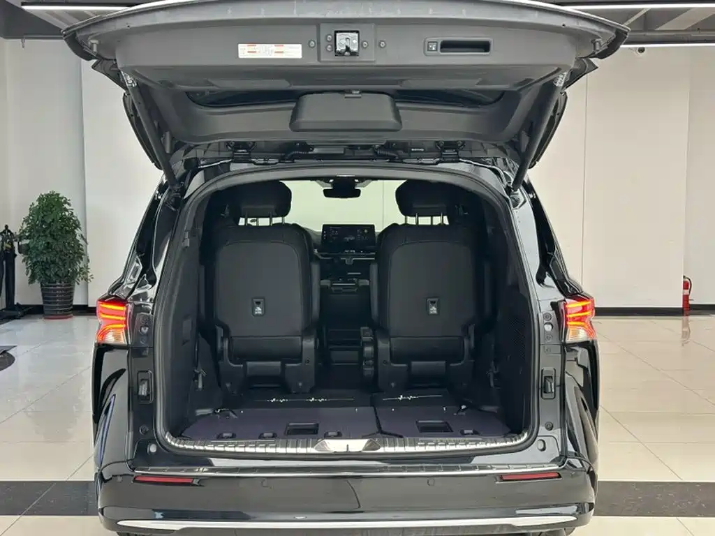 Toyota Sienna — фото 2