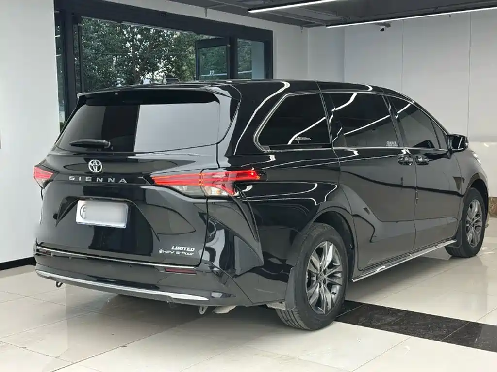 Toyota Sienna — фото 13