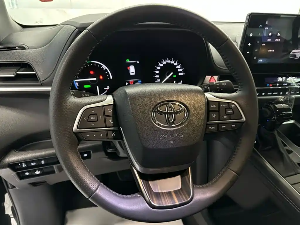 Toyota Sienna — фото 15