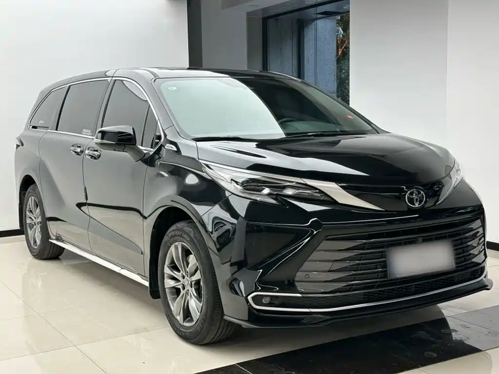 Toyota Sienna — фото 10