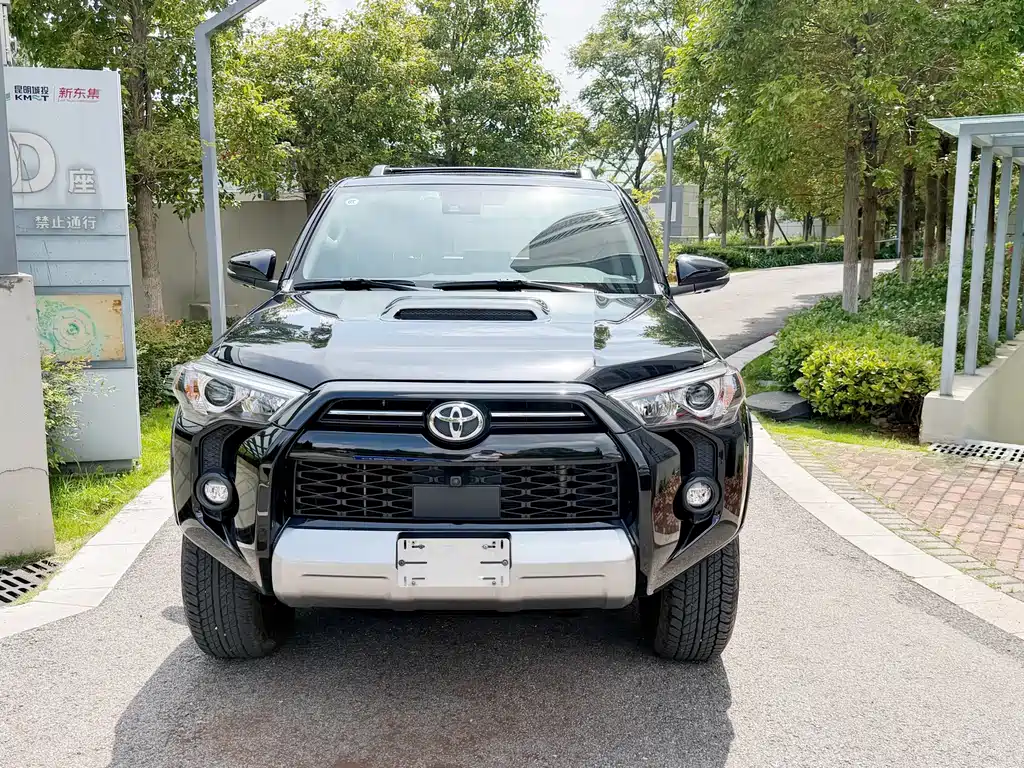 Toyota 4Runner — фото 2