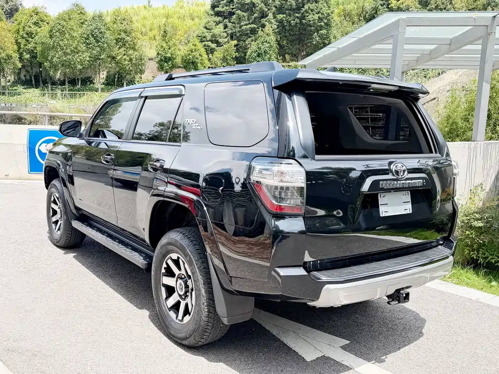 Toyota 4Runner — фото 17