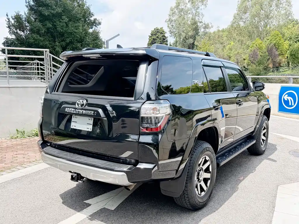 Toyota 4Runner — фото 19