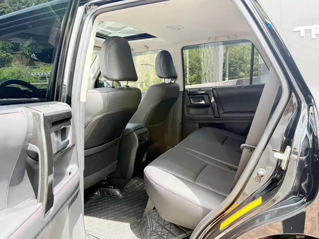 Toyota 4Runner — фото 7